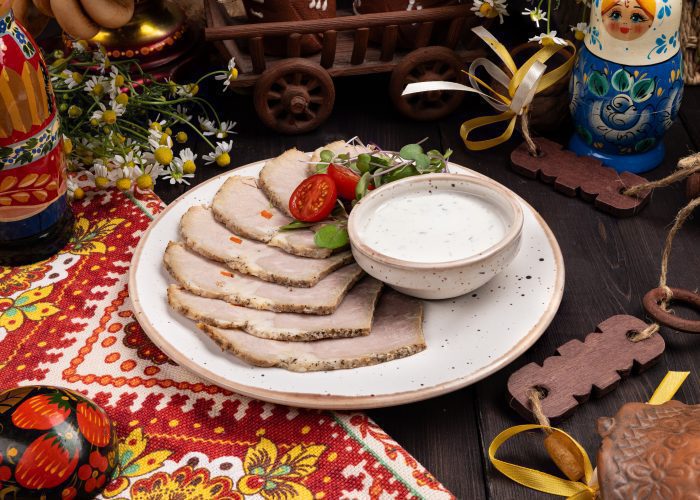 Буженина деревенская с соусом по-русски 100/50гр.