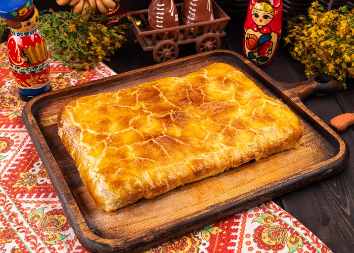 Пирог слоенный семгушкой, сладкими томатами и сыром 100гр.