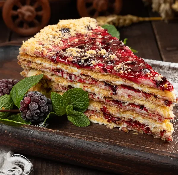 Наполеон от бабули с прослойкой чёрной смородины